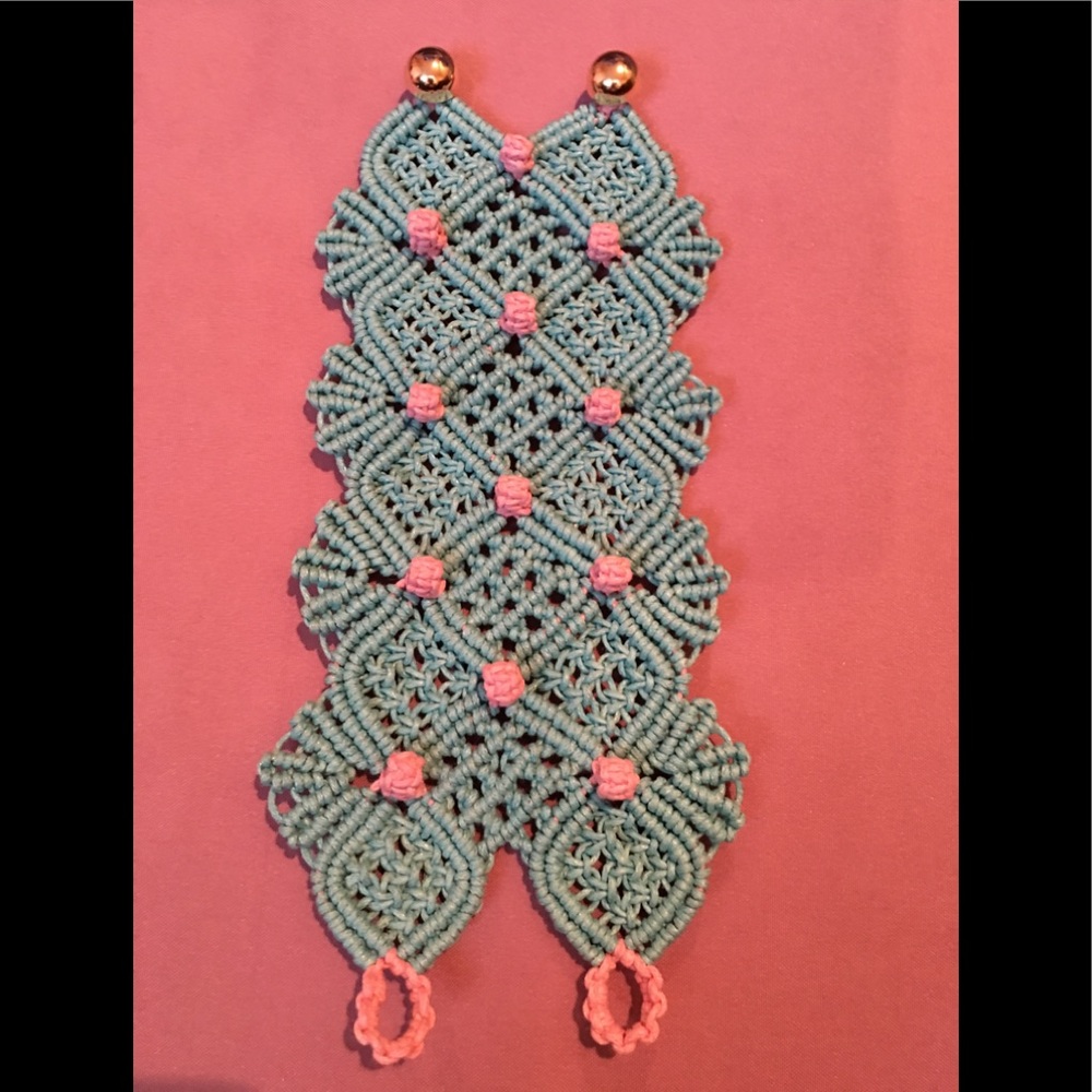 Handmade macrame bracelet - Picture 2 of 2
